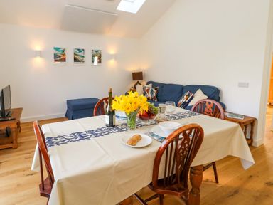 A dining room with a table and chairs at The Pebble in Dorchester