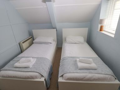 A bedroom with two single beds at Beacon House Marloes near Little Haven