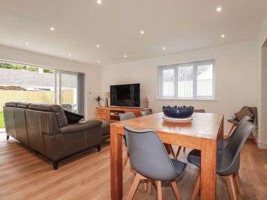 A living room with a sofa and dining table at Creek Lodge in Chacewater