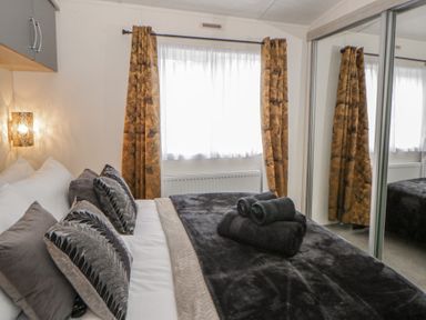 A bedroom with a bed and pillows at The Ridgeway in New Quay