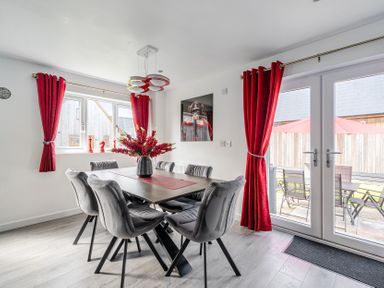 A dining room with a table and chairs at Ruby Red Near Brigg