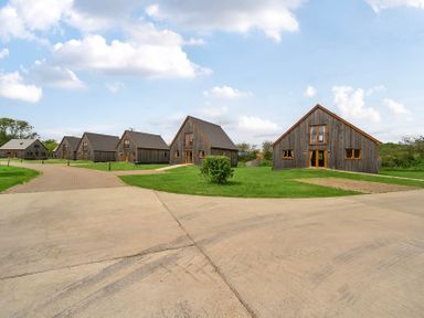 A view of multiple houses with a pathway at Pumpkin Lodge near Brigg