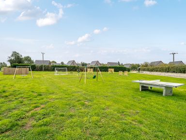 An outdoor area with a swing set and playground equipment at Lodge 25 - Pumpkin near Brigg