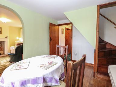 A dining room with a table and chairs at Mabby in Caister-On-Sea