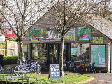 A cycle hire shop with bicycles and outdoor seating at Flat 1 Lee Cliff Park Dawlish Warren