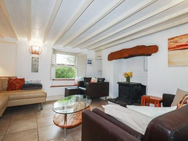 A living room with a coffee table and sofas at Plenteth in Truro