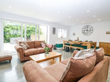 A living room with sofas and a dining table at The Ivy in Norwich