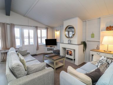 A living room with a coffee table and television at Fairways 22 in Lincoln