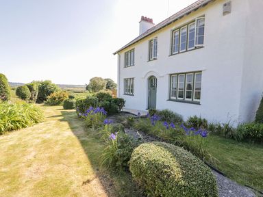 A house with a garden at Ty Mawr Farm in Llanfairpwllgwyngyll