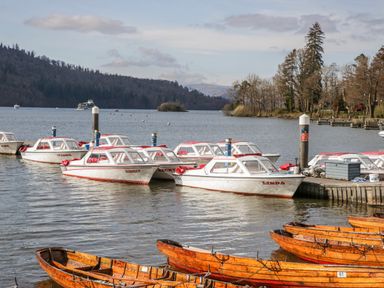 Boats docked at the water at Ambwray in Ambleside