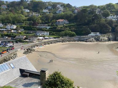 A beach with people walking at Beachside 2-Bed - Sleeps 4, Parking & Pet Friendly in Salcombe