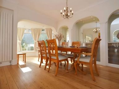 A dining room with a table and chairs at 4 Bed House-Sleeps 8-Parking-Pets-MarinaSeaView in Torquay