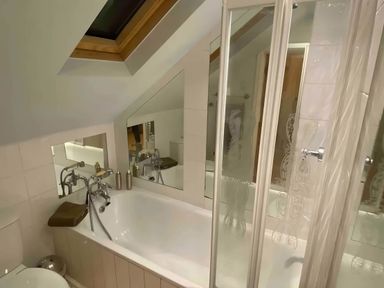 A bathroom with a bathtub and shower at 4 Bed House-Sleeps 8-Parking-Pets-MarinaSeaView in Torquay