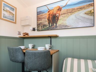 A dining room with a table and mugs at Salt Haven Shepards Hut Pevensey