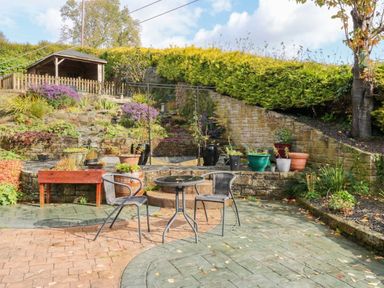 A garden with a patio table and chairs at Stone Lodge near Haltwhistle