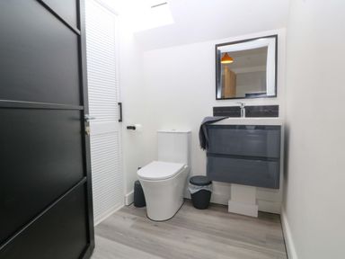 A bathroom with a sink and toilet at Trwyn Cam in Brynrefail near Llanberis
