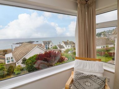 A room with a view of the sea and houses at Wootton Gray in Penzance