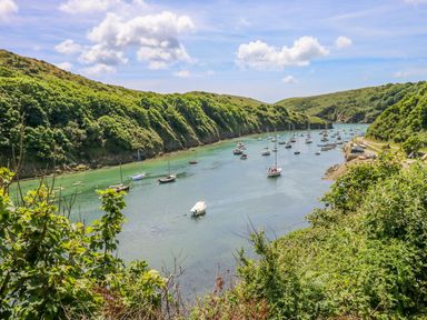 A view of boats on water surrounded by hills at Maerdy Cwtch in Haverfordwest