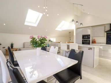A dining area with a table and chairs at Meadow Retreat in Bodmin