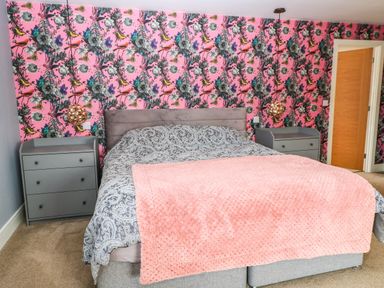A bedroom with a bed and bedside tables at Hazeldene near Harvington