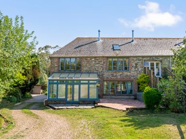 A house with a conservatory and garden at Chantry Studio in Kingsbridge