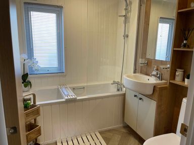 A bathroom with a bathtub, sink, and toilet at Yorkshire view lodge in Wilberfoss