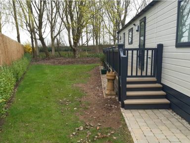 A garden area with steps and lawn at 2 Bed Lodge Sleeps 4 - Pet Welcome - Fireplace, Cirencester