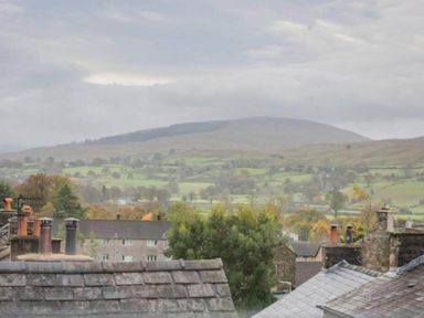 A view of rooftops and hills at Sedbergh Penthouse - KingBed - Tv - Wifi Sedbergh