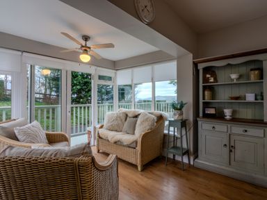 A sunroom with a sofa and shelves at An Grianan Getaway in Burt