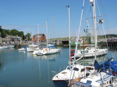 A view of boats in a harbor at Mays Cottage in Wadebridge