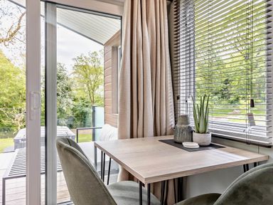 A dining area with a table and chairs at Prion 1.0 Pet in Llandyrnog