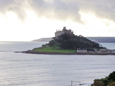 A castle on an island with surrounding ocean at Ty Bryn in Marazion