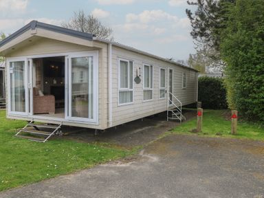 An outdoor view of a mobile home at The Norfolk Nook 18 Castle Walk Burgh Castle
