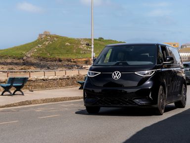 A car parked near the beach at Hidden 2-Bay House Hot Tub in St Ives