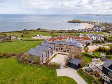 A house with garden and a view of the sea at Hidden 13- Skyline Terrace St Ives