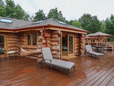 A deck area with lounge chairs and a table at Copper Suite in Chulmleigh
