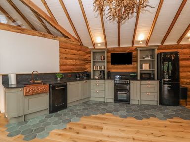 A kitchen with cabinets and appliances at Copper Suite in Chulmleigh