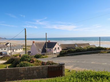 A view of houses and beach at Newgale Cottage in Newgale