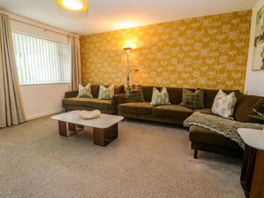 A living room with a couch and coffee table at Agan Paradhis in Quintrell Downs
