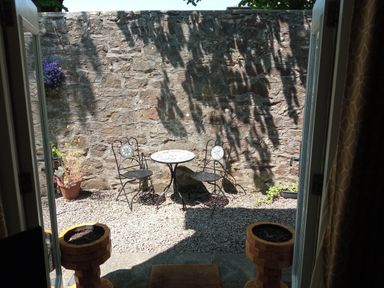 An outdoor area with a table and chairs at Ground Floor Cornish Retreat Free Parking in Bodmin