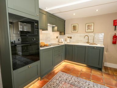 A kitchen with cabinets and appliances at Little Wickers in Corfe Castle