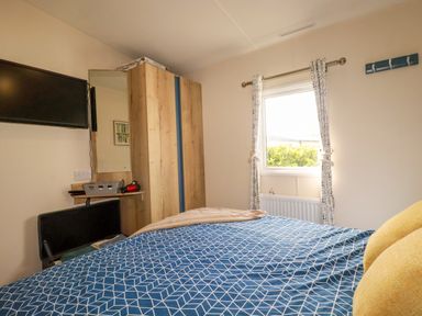 A bedroom with a bed and a wardrobe at 5 Silverbow