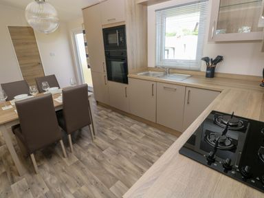 A kitchen with dining area at Sandpiper in Narberth