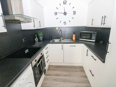A kitchen with appliances and utensils at Coedrath Park