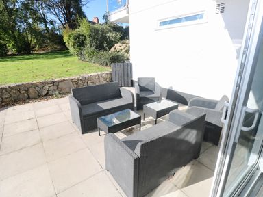 An outdoor seating area with sofas and a coffee table at Coedrath Park