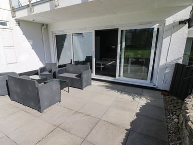 An outdoor patio with seating and a table at Coedrath Park