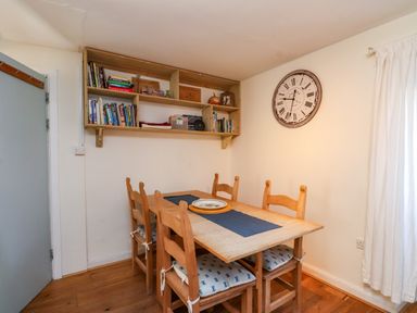 A dining room with a table and chairs at Scoops’ Nook in Caernarfon