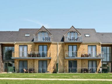 A building with balconies in Cotswolds Apartment, sleeps 4 Chipping Norton