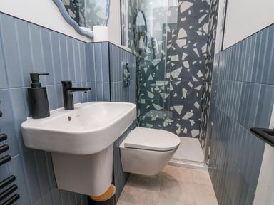A bathroom with a sink, toilet, and shower at Apartment Blue in Whitby