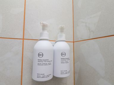 Bathroom with body wash and conditioner on tiles at Apartment Yellow in Whitby